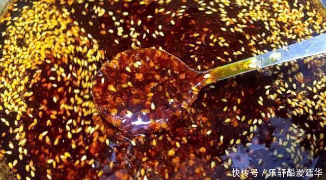 油辣子不是只放油这么简单,少了这几样,难怪油辣子只辣不香!