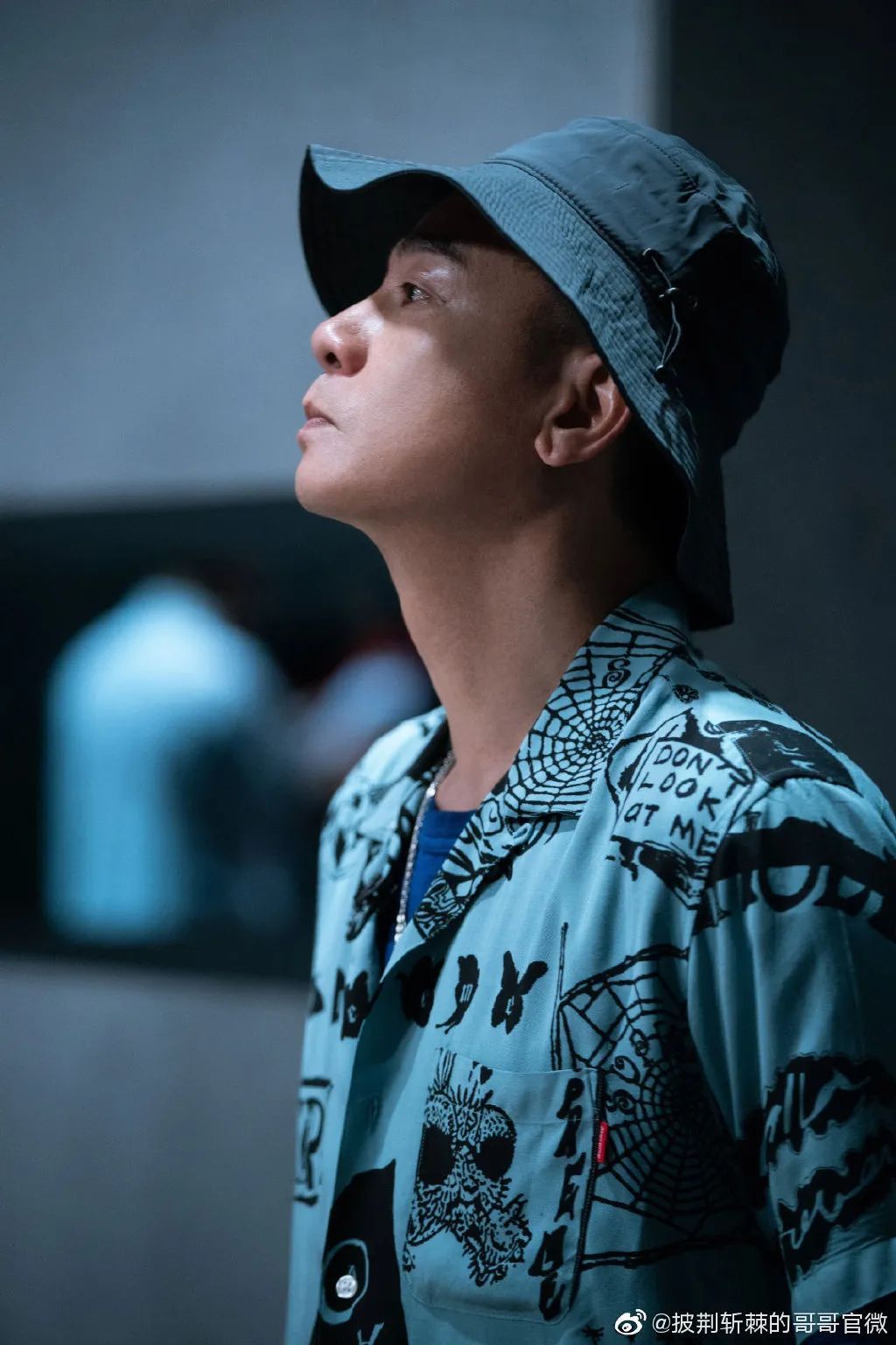 t恤|人类高质量男性一边披荆斩棘，一边疯狂种草