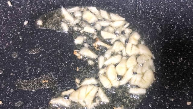 家人|咳嗽最怕吃这菜,3块钱2斤,简单一炒,润肺止咳,家人常吃不咳嗽