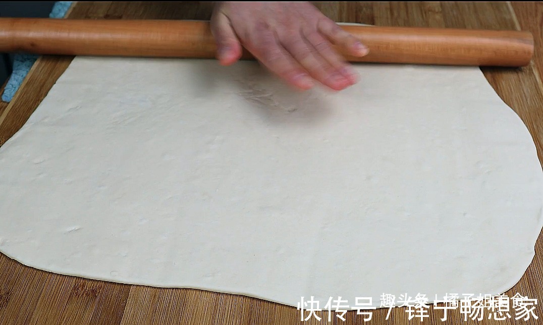 面粉别只蒸馒头了,教你新吃法,比包子简单,比馒头好吃,解馋