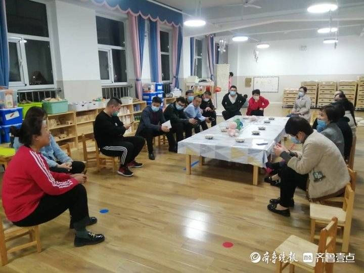 东营区黄河幼儿园开展“同心园”家园读书会活动