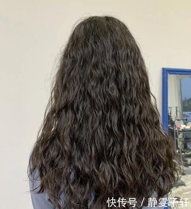 发型|你适合“烫头”还是“直发”?关键看这几点,30岁以上选错真显老