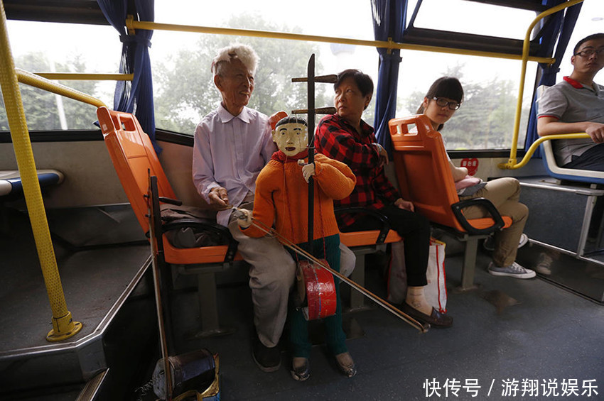 老人们|“超有家教的女童”跟奶奶坐公交火了,网友有这样的奶奶代代富