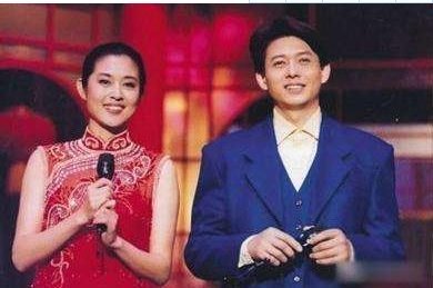 春晚 最失败的一届春晚,现场观众太尴尬,播出11天《新闻联播》道歉