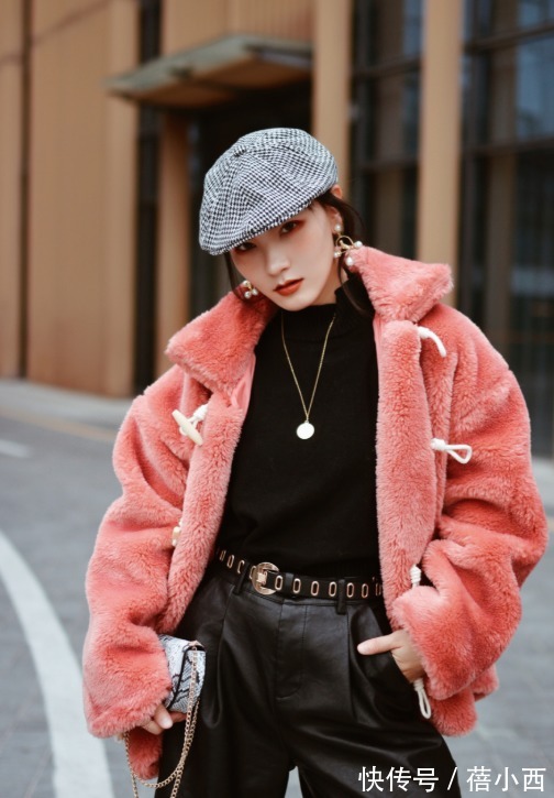 毛茸茸|冬季穿搭要有女人味,试试“毛茸茸的外套”,精致与温柔感都有了