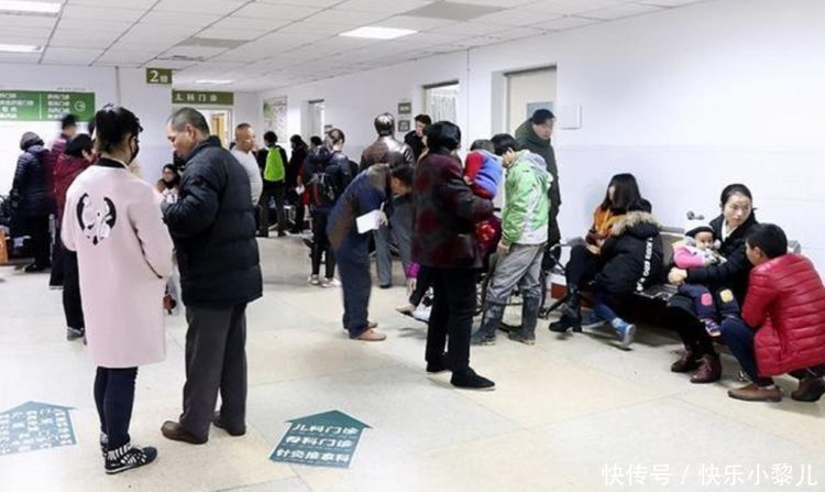 生病|5岁男孩高烧39度,去医院就诊,被要求排队:前面还有800人