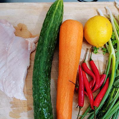 小米辣|柠檬手撕鸡胸肉