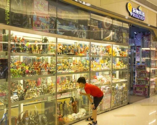 买手办|60岁宅男被手办压死，原因让人大开眼界，富豪买手办真这么疯狂？