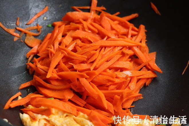 清肠排毒|鸡蛋和它是绝配，隔三差五吃一次，孩子更聪明，女人常吃气色好