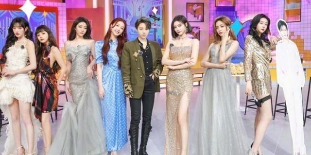 像公主|许佳琪参加THE9毕业晚会,美得让人窒息,活脱脱像公主一样