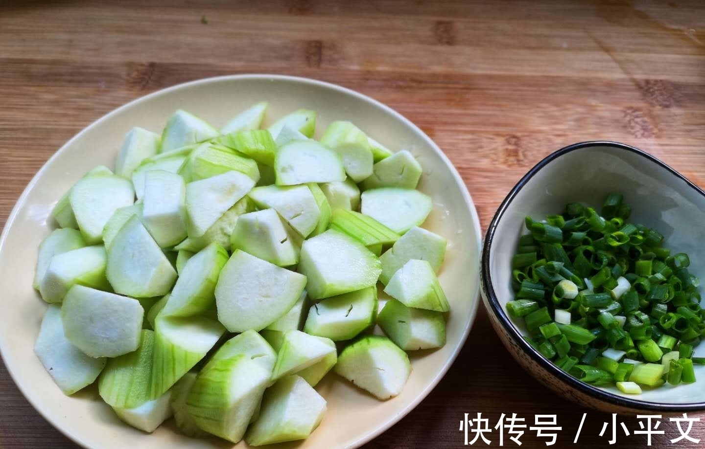 肌肤|夏天多喝此汤,美白肌肤去斑点,每天坚持来一碗,40岁也很美!