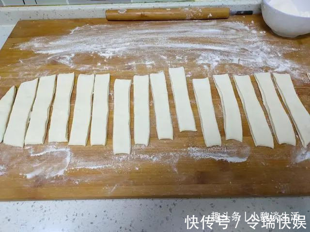 小苏打|炸油条加酵母是大忌，掌握好“2111”配方比例，根根蓬松酥脆
