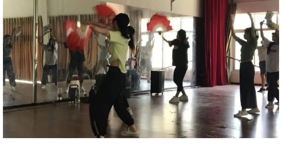 重磅预告！恩施市第一中学115年校庆暨年度颁奖典礼节目排练现场，你最期待哪个节目？