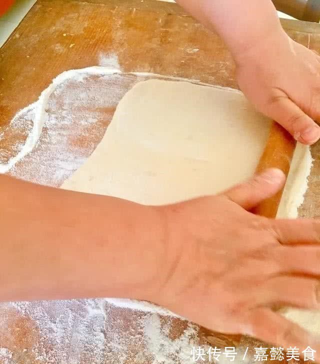 烙饼|温水或凉水和面都不对,试试我烙饼的特殊方法,松软酥香,放一天都不会硬