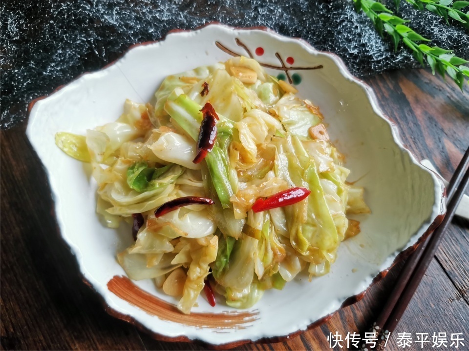  怎样在家把手撕包菜做得好吃，学会小窍门，轻松做出大厨味道