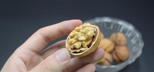 油脂|一天中什么时间吃核桃效果好?好多人都搞不清楚,看完涨知识了