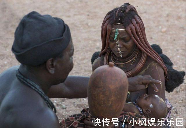 非洲|非洲孕妈特殊分娩方式,诠释部落“特性”,网友:想都不敢想