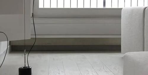 墙面|除了沙发,靠墙打10公分悬空地台,来20个客人都坐得下!