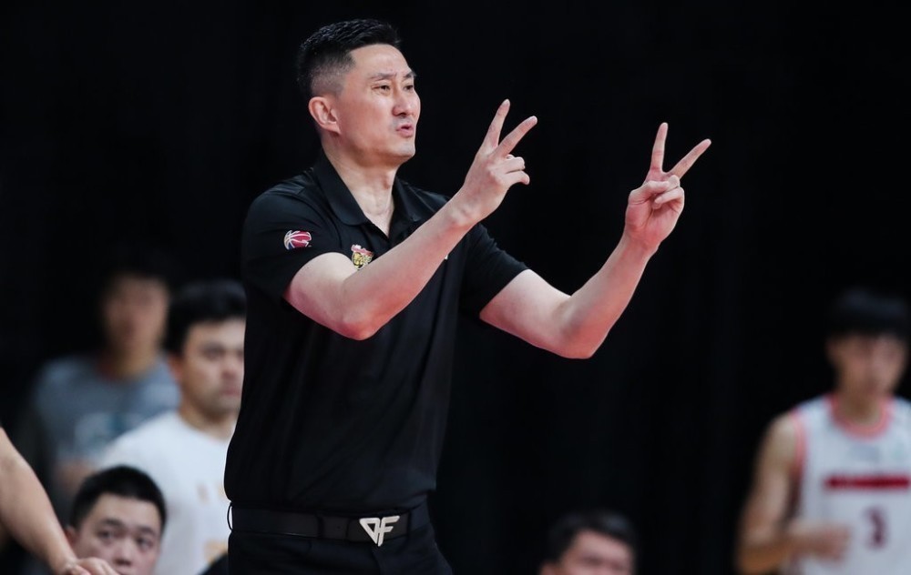 季后赛|CBA常规赛或狂减18轮,季后赛传好消息,易建联复出首秀推迟