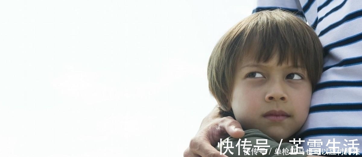生活环境|父亲的三种行为,让孩子容易产生自卑心理,别让孩子对你失望!