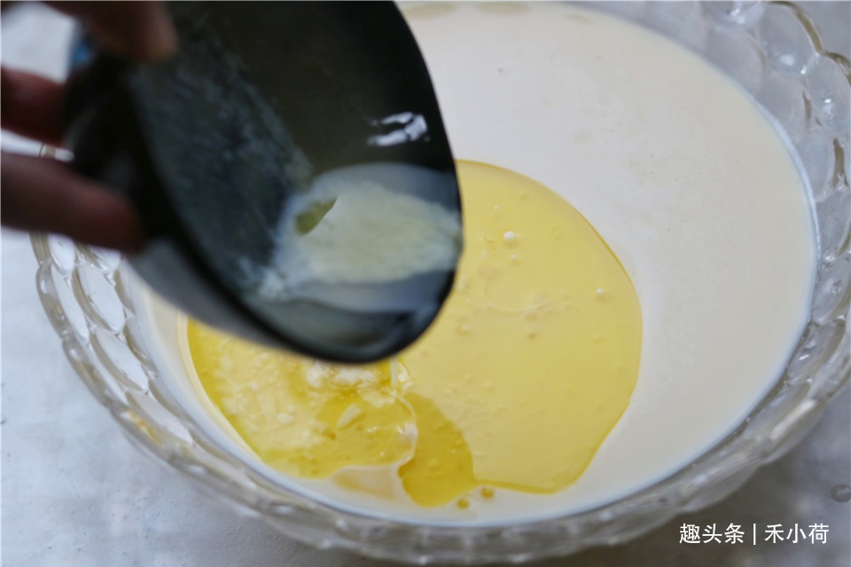 婆婆买一箱芒果吃不完,做成蛋糕香甜细腻,女儿一口气吃3块