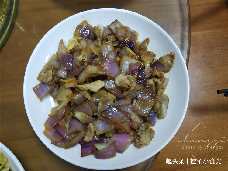 “五一”放假回家，婆婆做的晚餐，没有大鱼大肉，一家老少吃得香