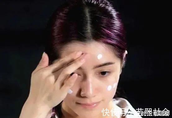 眉峰|建议女人:不管多老出门尽量化淡妆,教你4顺序,简单易学还漂亮