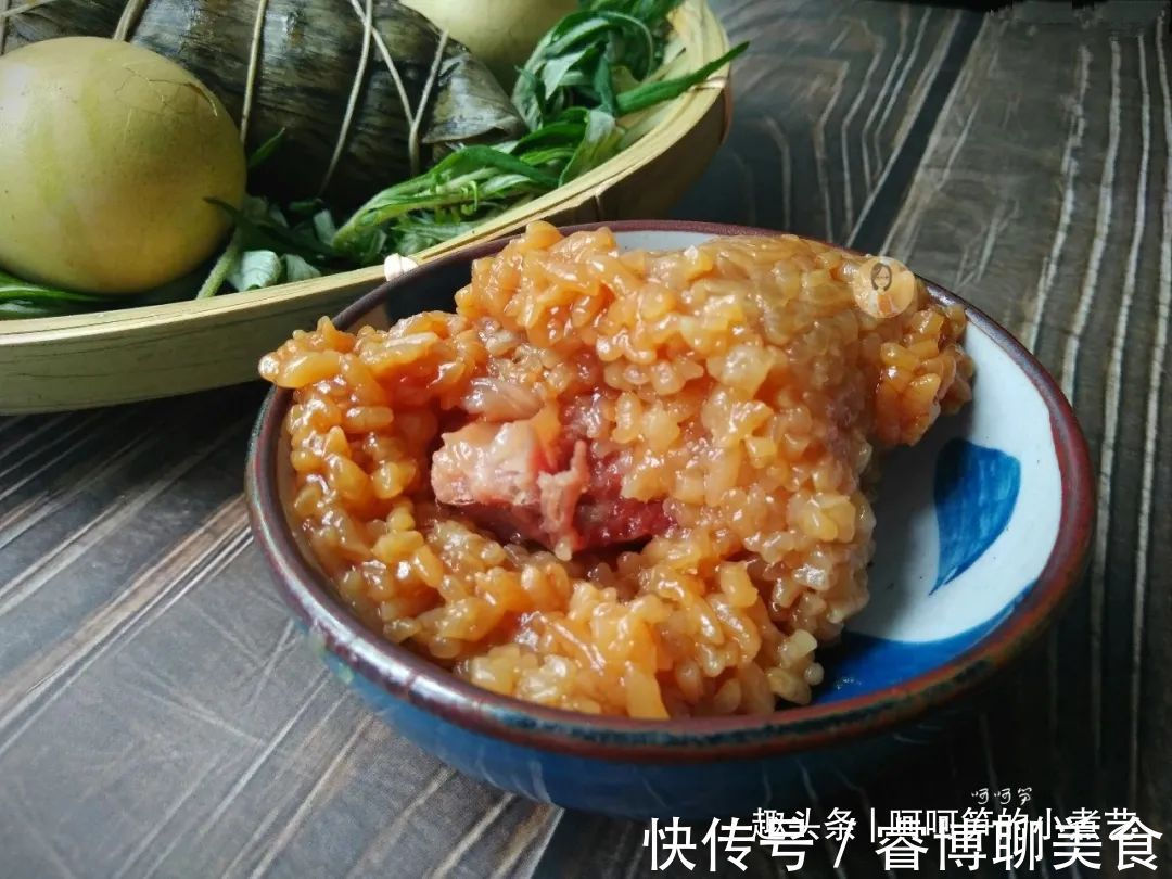 香菇|端午节将至，教你做鲜香味美的咸蛋黄肉粽，软糯诱人，吃了还想吃