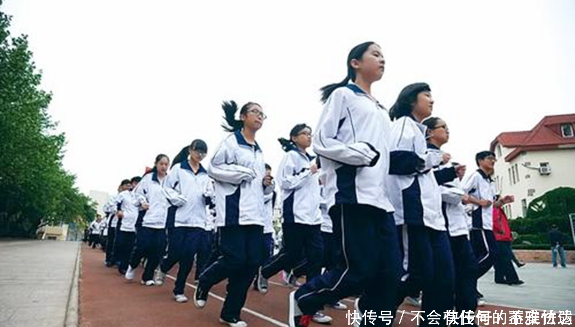 吃糖|青春期的孩子身高有“猛长期”,发育信号很隐秘,妈妈要学会发现