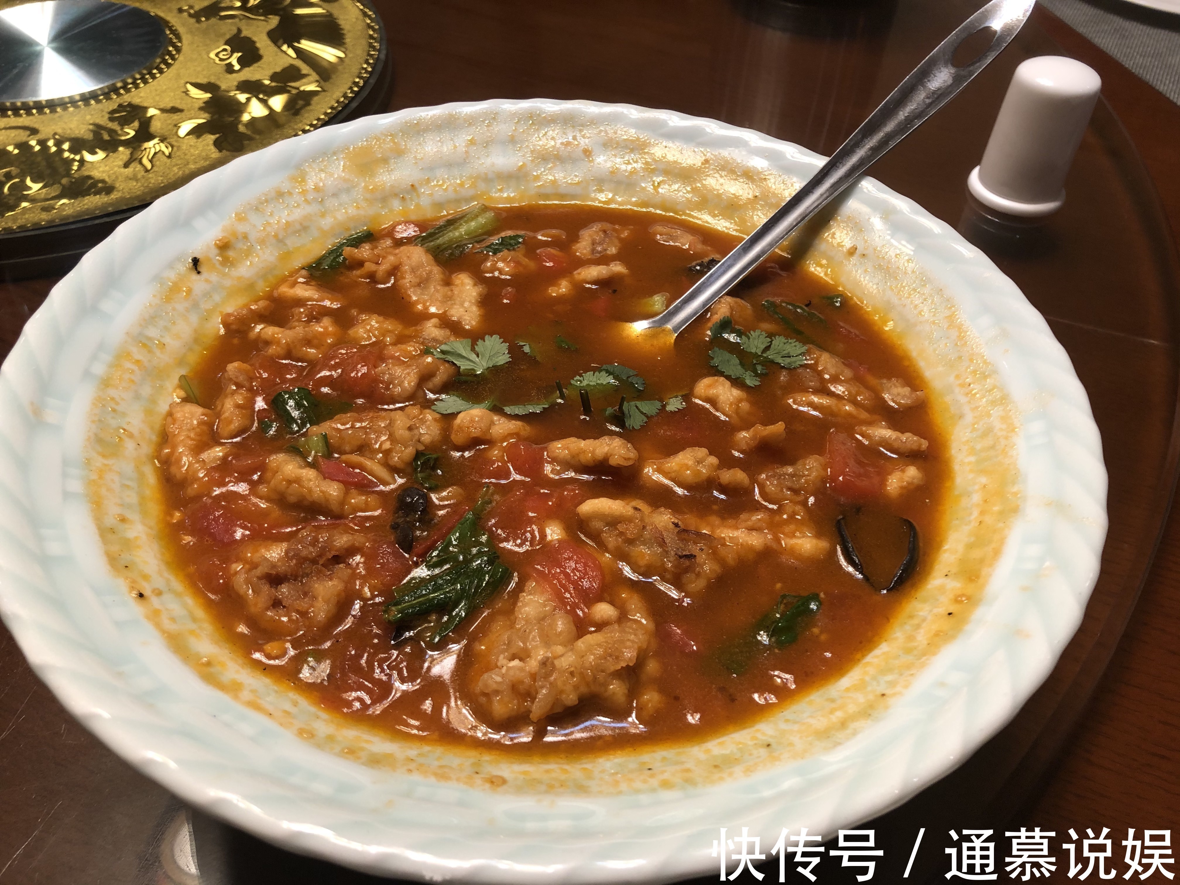 家人聚餐，8个人点了8道菜，花了410元，你看值不值