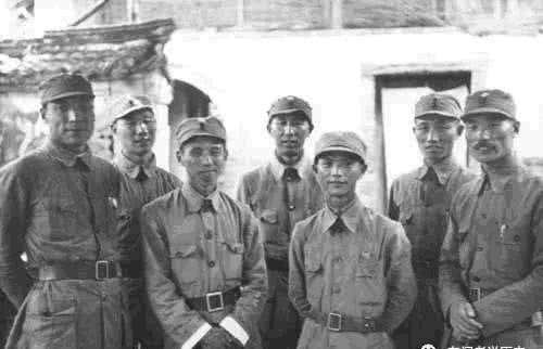 红军部队|红军首长前线作战，敌军总司令竟是亲兄弟，含泪下一命令后悔终生