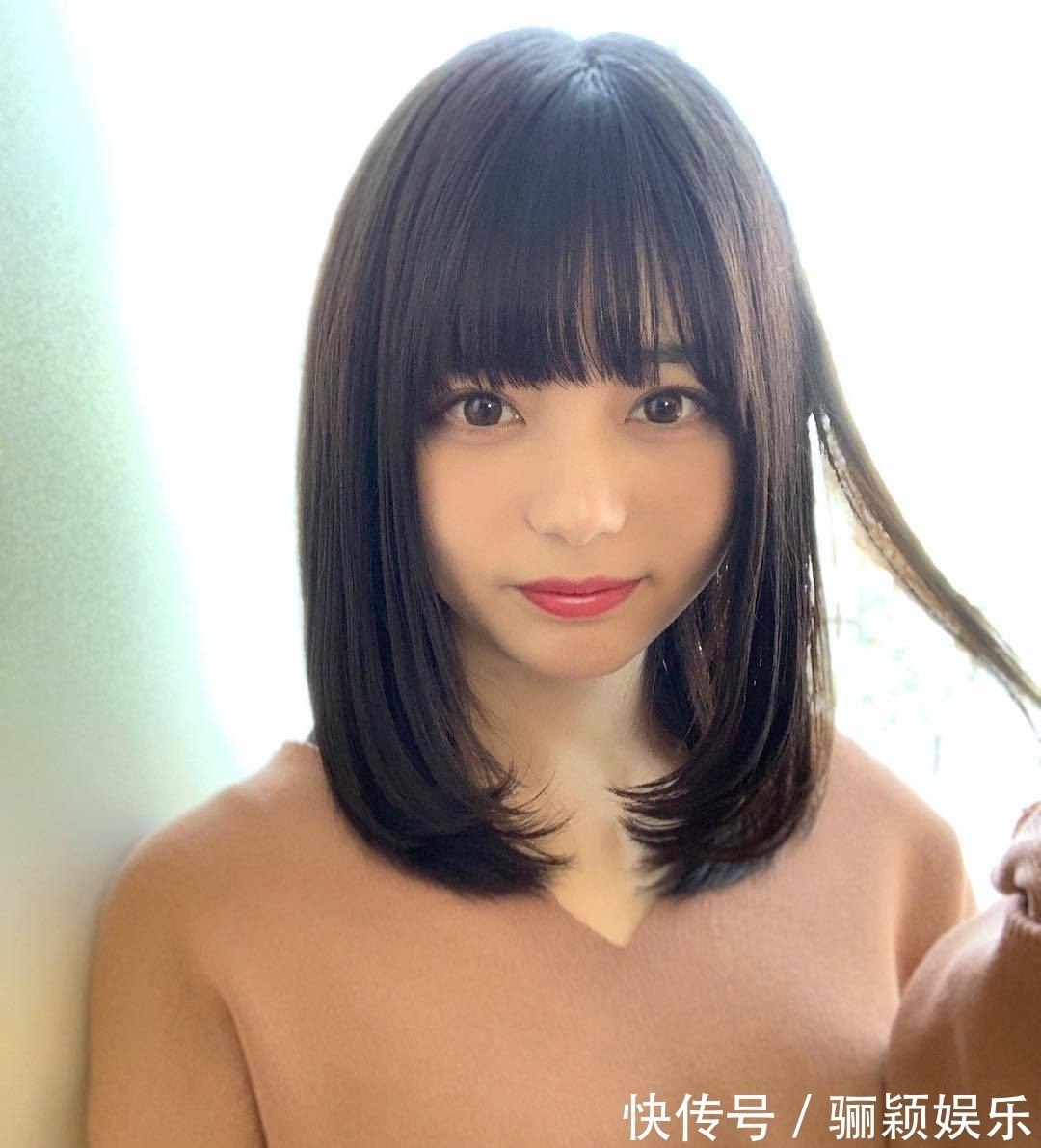 锁骨 换来换去,还是“锁骨烫”时髦,今秋流行的八款发型显脸小又减龄