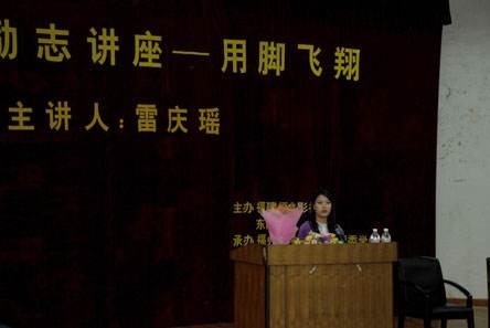 无臂女孩|非诚勿扰无臂女孩，台上与小伙牵手成功台下却被甩，如今怎样了？