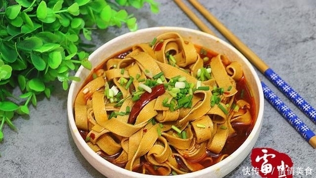 好吃|干豆腐别再凉拌了,按张亮的做法,上桌就被清盘,真好吃