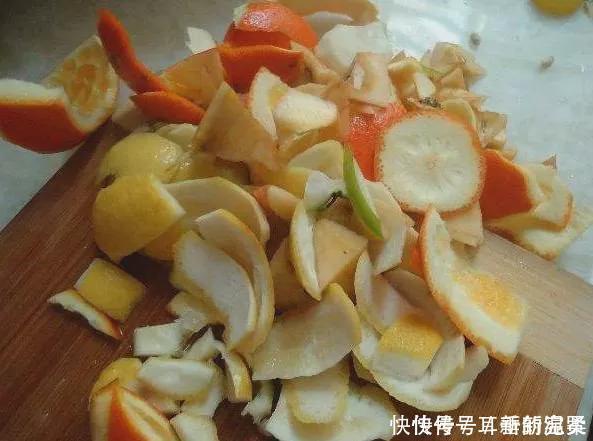 什么果皮渣、大豆渣,都不如这种“渣滓”,盆里埋一点养啥都旺