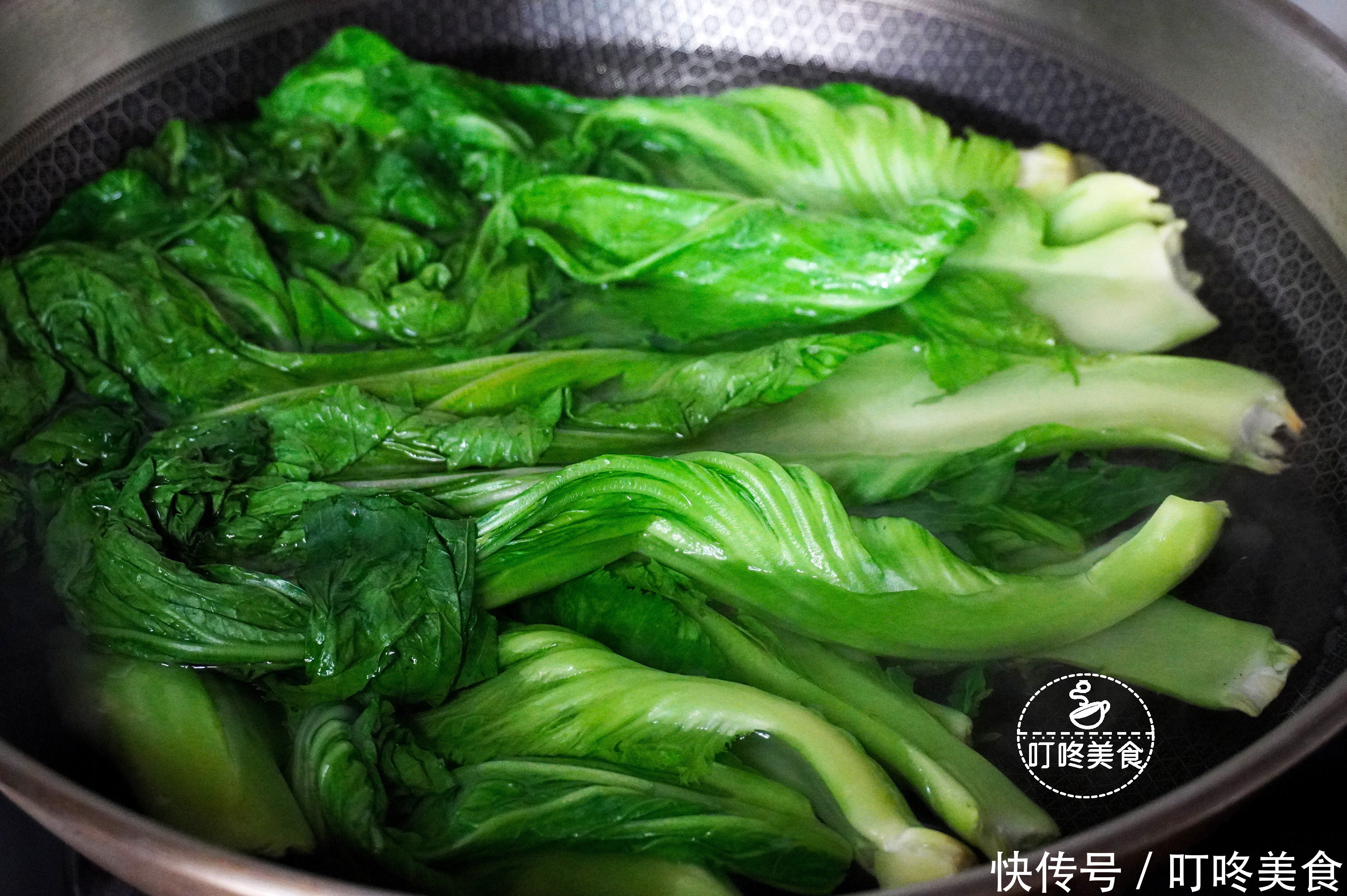 放久不烂|腌酸菜,别只会加盐腌了,牢记3个关键,酸菜又酸又脆,放久不烂