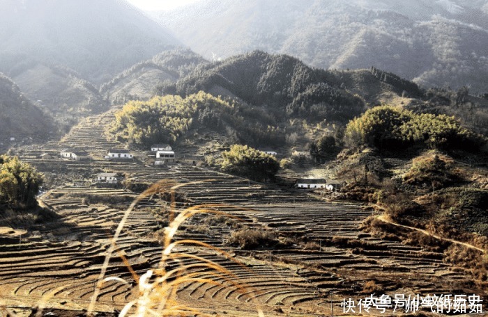 中国三省交界处有一座大山 长380公里美景太多名闻四海