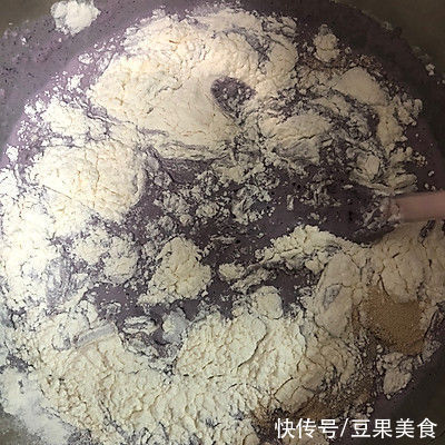 葡萄干|大米新吃法——奶香黑米蒸糕（宝宝辅食版）