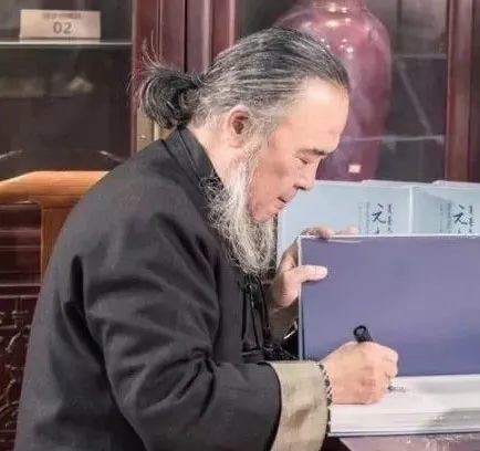 一大堆餐具,这家当,放宋代叫“游山器”