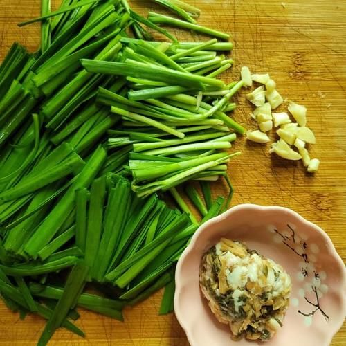 韭菜炒香干，鲜香味美，百吃不厌