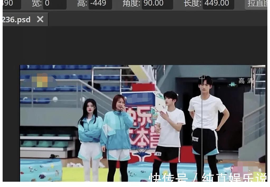 這一同框,網友們都開始質疑劉宇的身高了