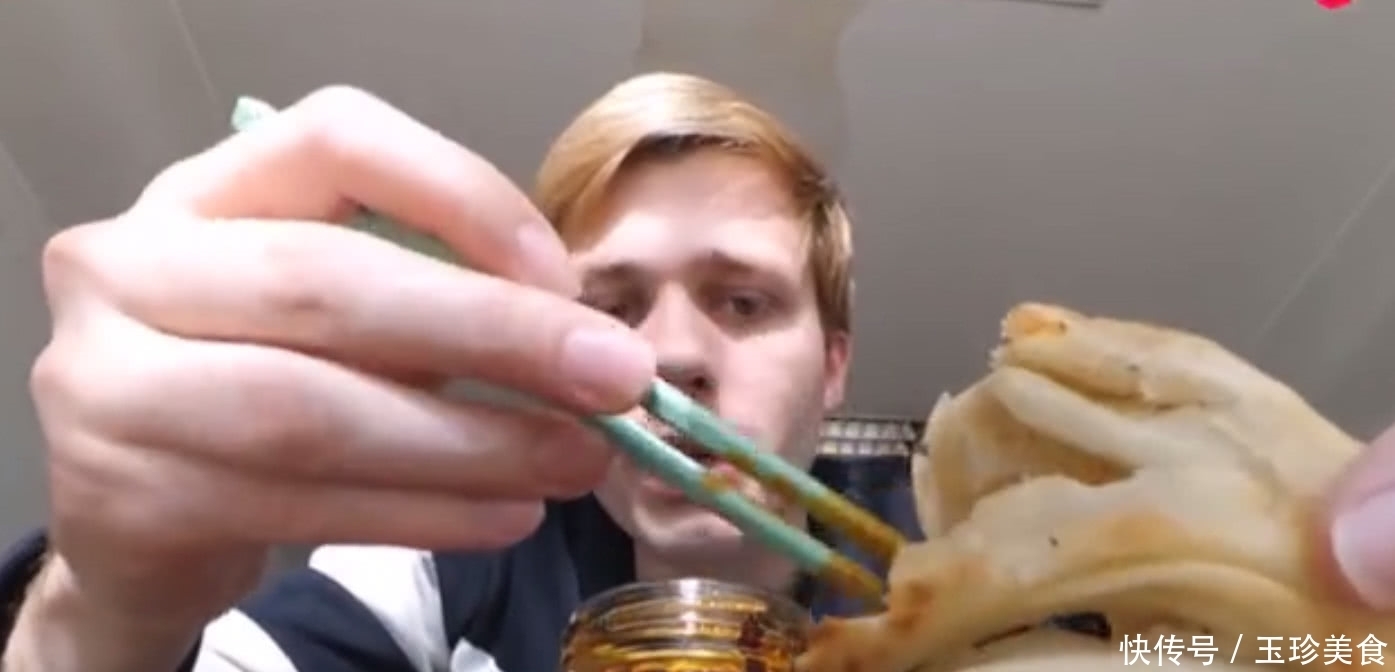 中国|又一中国零食爆红国外,比辣条老干妈还上瘾,外国人:真好吃