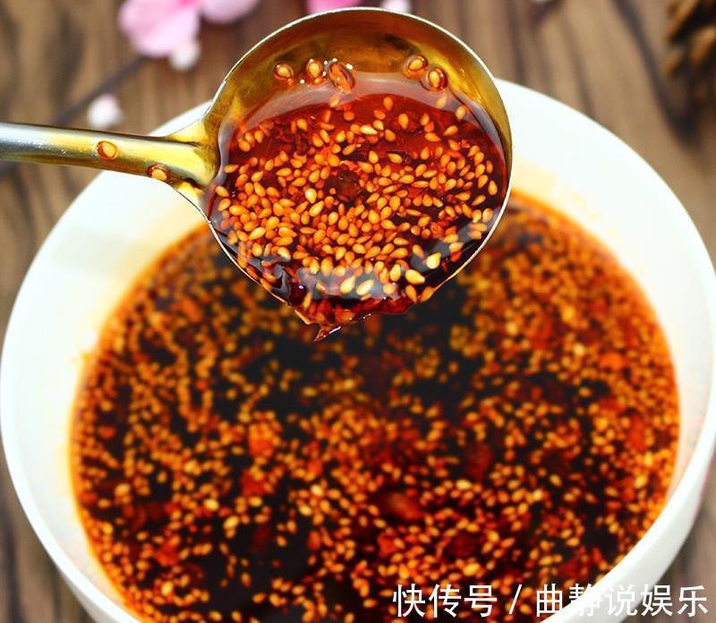 做辣椒油时，别只会傻傻浇热油，多加这1步，辣椒油又香又辣