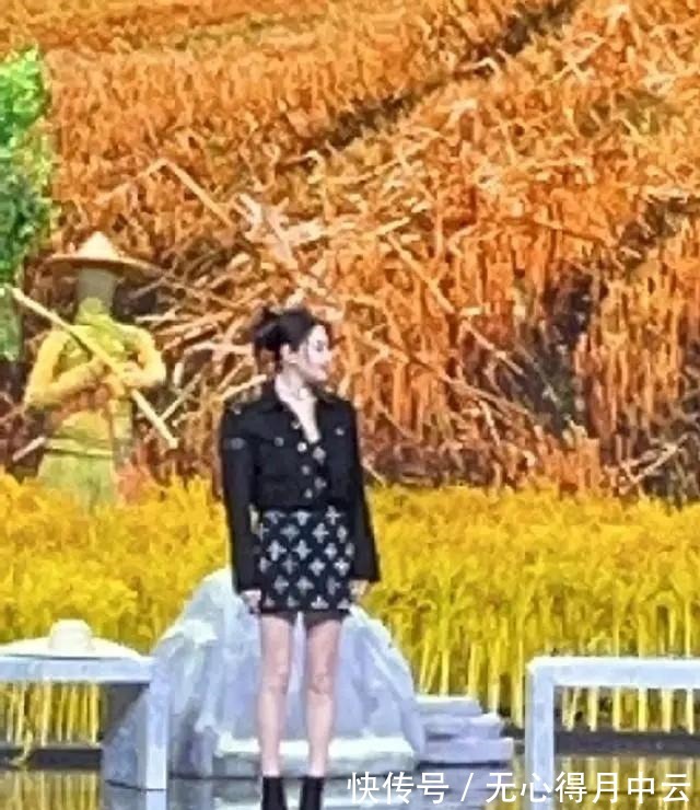 张雨绮、宋小宝春晚作品路透，网友妥妥的乡村爱情！