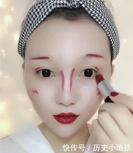 口红|小姐姐一支口红挑战10秒化妆,当看到成品后,网友:口红是神器