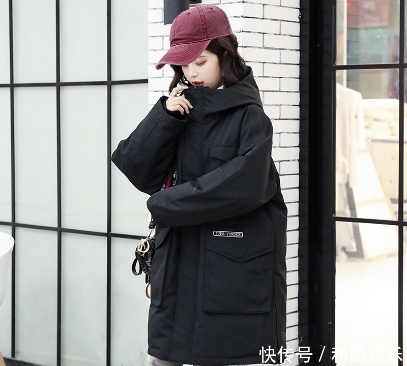 终于等到今年流行的羽绒服了:80后女人穿,瞬间变成妙龄女孩