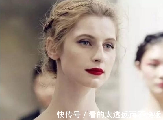 动作|涂口红,多做这3个“动作”!廉价口红也能涂出高级感!