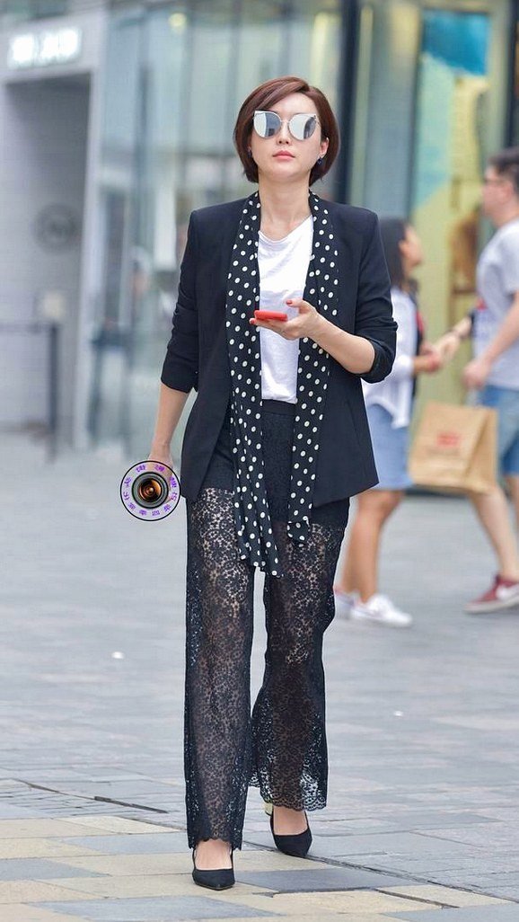 够经过|西装外套搭配阔腿裤,穿出性格女人味