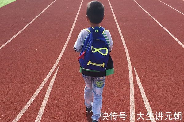 同龄人|为什么孩子总是比同龄人矮?不一定是发育晚,对比身高标准表看看