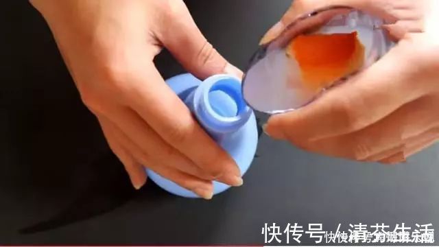 塑料瓶|电饭煲脏了别再用水擦！教你一个土方法，轻轻松松擦干净！